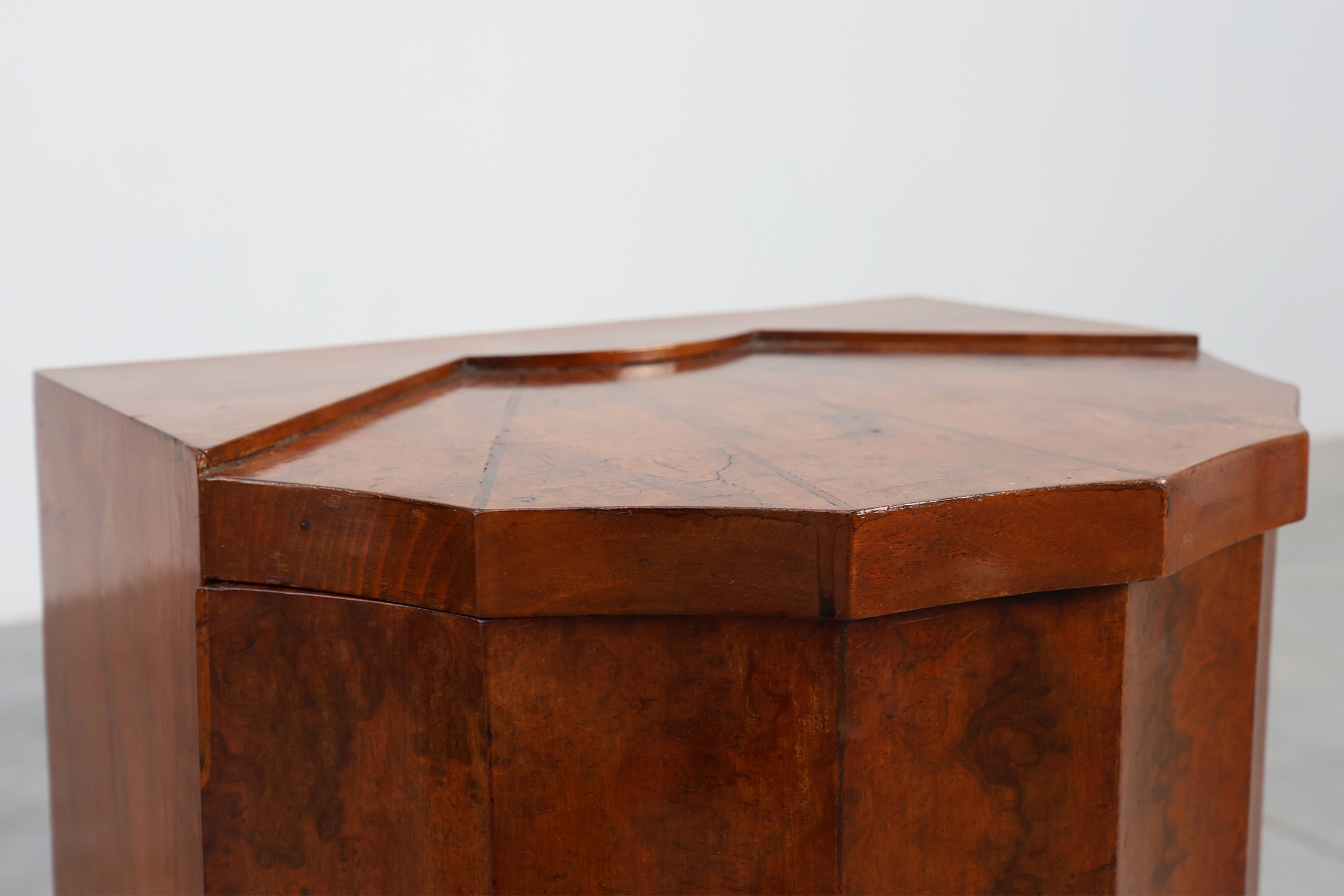Pair of 2 Walnut Italian Art Deco Nightstands, Italy 1920thumbnail